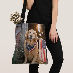 Bolsa Tote Retriever Dourado Segurando uma Bandeira Americana