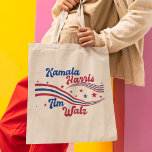 Bolsa Tote Retro Kamala Harris Tim Walz Cute Eleição<br><div class="desc">Este bonitinho retrô Kamala Harris Tim Walz apresenta estrelas e listras onduladas em azul e vermelho para os EUA. Um presente patriótico e democrata americano legal em fonte de colheita divertida.</div>