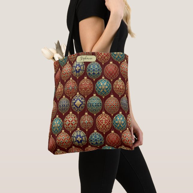 Bolsa Tote Rich Burgundy Classic Ornament Pattern Personalize (Close Up)