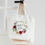 Bolsa Tote Rosa Burgundy Floral Wreath Mãe da Noiva<br><div class="desc">Um doce e elegante presente para a mãe da noiva,  bolsa apresenta uma coroa verde rosa com cor-d-água entorpecida com a "mãe da noiva" inscrita no dentro em escrito à mão. Personalize com sua data de casamento ou o nome do destinatário abaixo.</div>