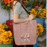 Bolsa Tote Rosa Dourado Sparkle Glitter Monograma Bonito<br><div class="desc">Este design foi criado através da arte digital. Pode ser personalizado na área fornecida ou personalizado escolhendo o clique para personalizar a opção adicional e alterando o nome, as iniciais ou as palavras. Você também pode alterar a cor e o estilo do texto ou excluir o texto de um design...</div>