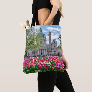 Bolsa Tote Rua. Charles Church em primavera em Viena, Áustria