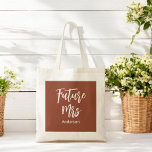 Bolsa Tote Saca Tote Terracota para Noiva Futura Sra Brown<br><div class="desc">Saca Tote Terracota para Noiva Futura Sra com Texto Futura Sra Terracota/Laranja Queimado/Marrom Branco.  Confira nossa coleção da loja abaixo para encontrar itens correspondentes.</div>