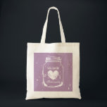 Bolsa Tote Saco de toalha de noiva de pedreiro roxo para dama<br><div class="desc">Vintage mason jar saco de tote de casamento para madrinhas. Design russo para casamento de chic country. Cor de fundo lilás / Lavanda roxa e branca ou personalizada. Tipografia de na moda para nome personalizado ou monograma. Faça um para noiva elegante, dama de honra, madrinha de casamento, florista, mãe da...</div>