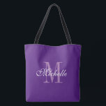 Bolsa Tote Saco de toalha roxa muito grande com monograma qui<br><div class="desc">Saco de tota roxo muito grande com monograma chic. Saco monograma elegante para comprar,  compras,  escritório,  livros,  esportes,  casamento e muito mais. Modelo de design de tipografia branca e roxa clássica. Duplo lado por toda a impressão com alças pretas. Ideias de presente de aniversário para mulheres.</div>