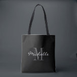 Bolsa Tote Saco preto e branco de monograma preto e branco<br><div class="desc">Saco preto e branco de monograma. Na moda monograma design com tipografia de script para nome personalizado. Adicione sua própria carta inicial personalizada. O partido clássico favorece a ideia de presente para casamento chic, aniversário do rico, aniversário do aniversário, solteira, noivado, fim de semana das meninas, chá de panela etc....</div>