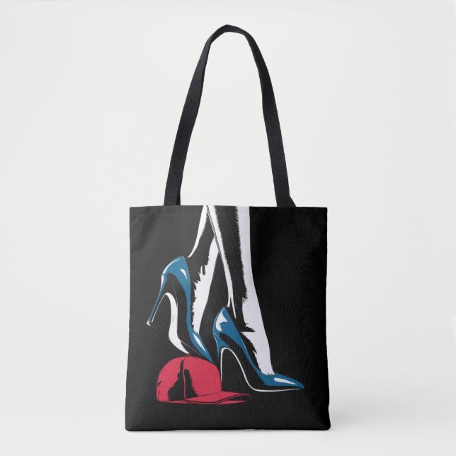 Bolsa Tote Salto de Kamala Harris Pisando no Chapéu Maga (Frente)