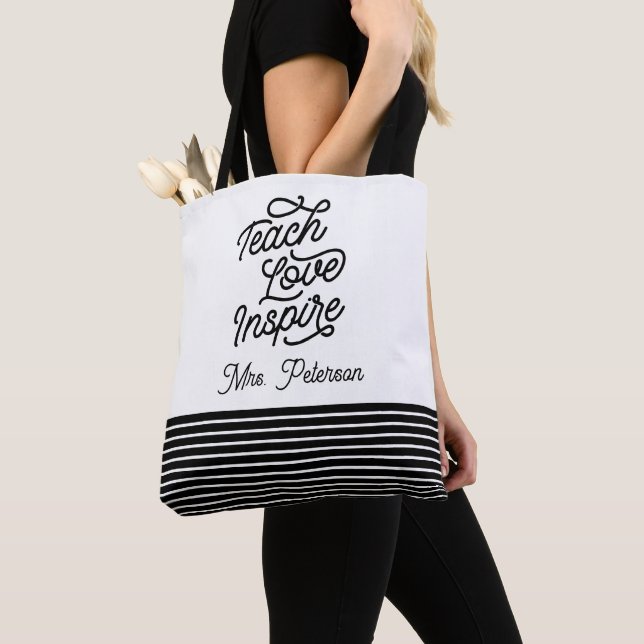 Bolsa Tote Script Estiloso Ensine Amor Inspire Professor (Close Up)