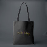 Bolsa Tote Script Preto e Dourado | Monograma Moderno Elegant<br><div class="desc">Um design de monograma personalizado simples e elegante em um estilo casual manuscrito em preto e branco impressionante. O monograma pode ser facilmente personalizado para criar um design tão único quanto você! O presente ou acessório moderno perfeito para qualquer ocasião.</div>