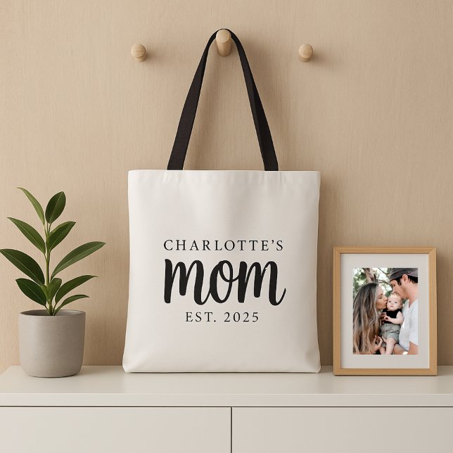 Bolsa Tote Script Preto Moderno Estabelecido Nome Personaliza (simple black and white mom established custom date and baby name tote bag for new mama mothers day)
