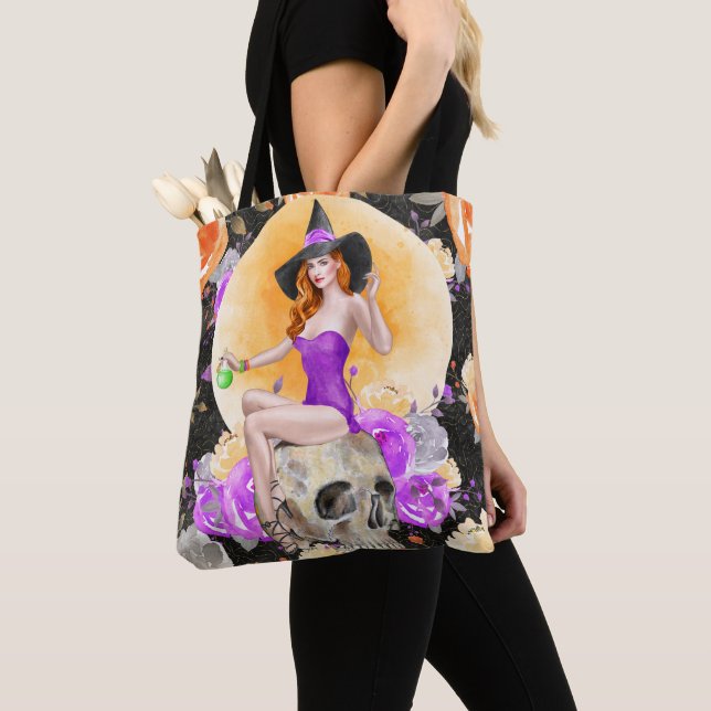 BOLSA TOTE SEXY HALLOWEEN WITCH NO CRÂNIO COM FLORES (Close Up)
