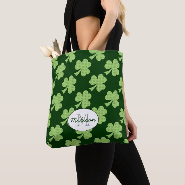Bolsa Tote Shamrock Clover Bolinhas Monograma do Dia de Patri (Close Up)