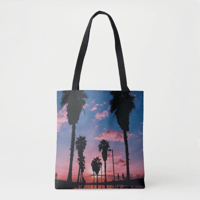 Bolsa Tote Silhouette de árvore sob céu nublado (Frente)