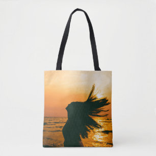 Bolsa Tote Silhueta de garota, pôr do sol do mar, liberdade.