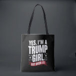 Bolsa Tote Sim, eu sou uma Garota de Trump Superando a eleiçã<br><div class="desc">Sim,  eu sou uma garota idiota superando as eleições de 2024</div>