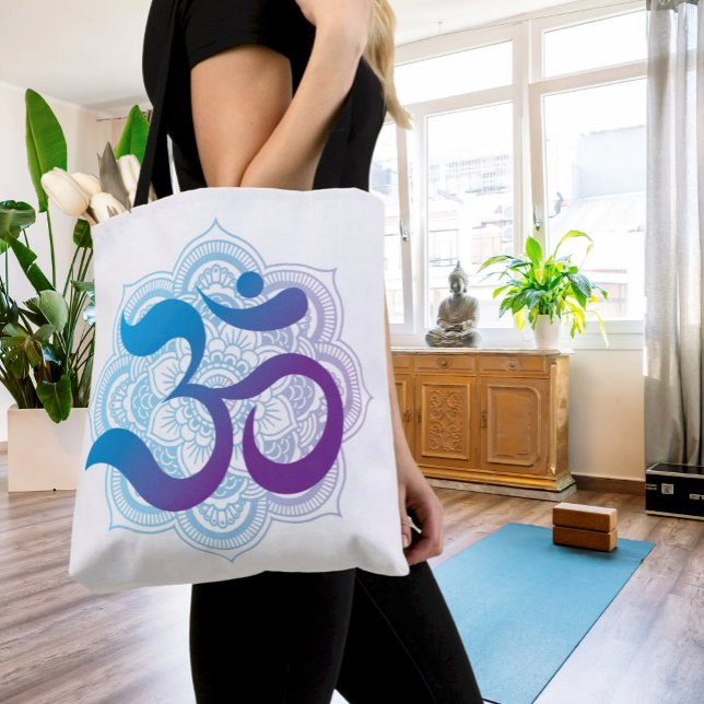 Bolsa Tote Símbolo de Om Puro e Azul Mandala Flor Branco (Purple and Blue Om Mandala design on white tote bag. Great for carrying your yoga gear!)