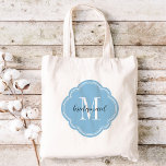 Bolsa Tote Sky Blue Monograma Bridesmaid Tot Bag<br><div class="desc">Sacos de tote de festa de casamento monogramas de tendências bonitas personalizados com um monograma inicial personalizado, texto de bridesmaid ou um nome ou outra mensagem. Clique em Personalizar para alterar fontes e cores de texto para criar um presente exclusivo para as suas damas de honra e festa de casamento!...</div>