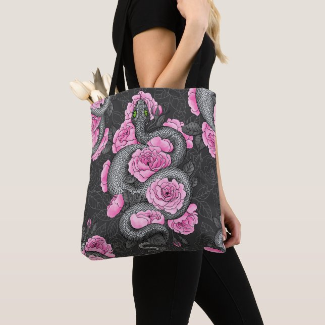Bolsa Tote Snakes and pink roses (Close Up)