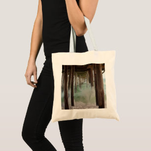 Bolsa Tote Sob o Pier de Shirley Taylor