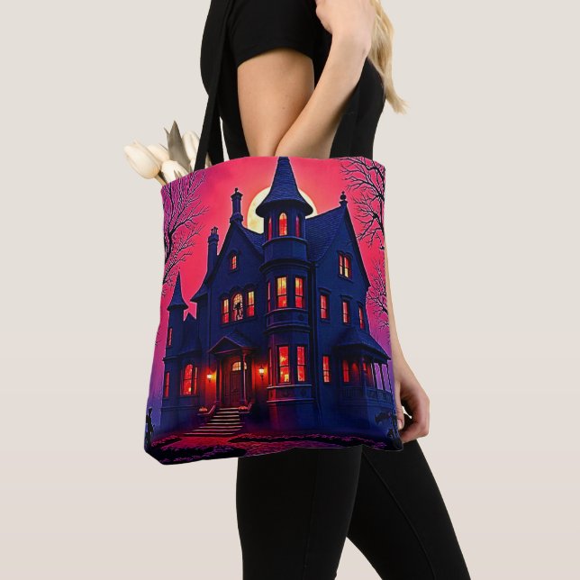 Bolsa Tote Spooky Haunted House em Dusk Design (Close Up)