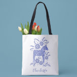 Bolsa Tote sueco Dala Horse Personalizado<br><div class="desc">Um bonito Cavalo Dala Sueco tradicional em azul e branco com tipografia de script. Altere o nome para personalizar. Arte original de Nic Squirrell.</div>