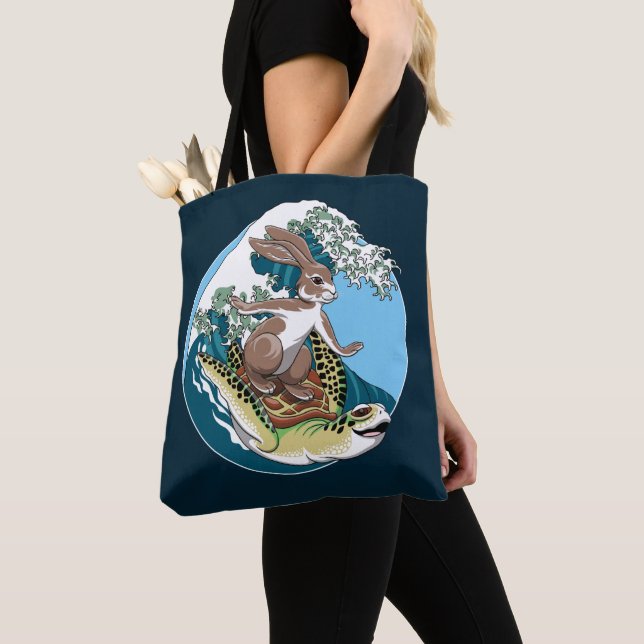 Bolsa Tote Surfe de Verão - Ilustração de Tartaruga e Coelho (Close Up)