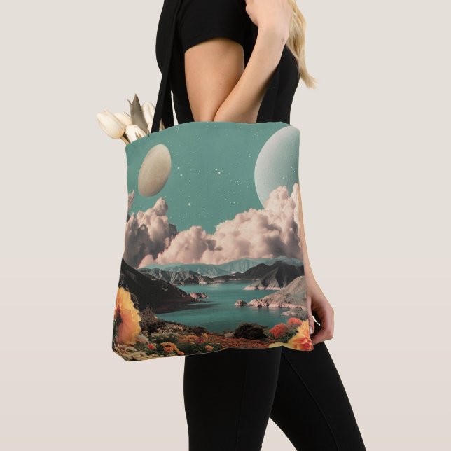 Bolsa Tote Surreal Mountain Landscape with Planets and Clouds (Close Up)