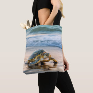 Bolsa Tote Tartaruga Caminhando Na Areia De Praia Molhada