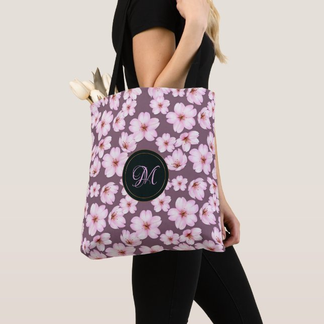 Bolsa Tote Teste padrão retro roxo floral. Monograma (Close Up)