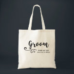 Bolsa Tote Tipografia moderna legal do roteiro da sacola | do<br><div class="desc">O noivo amará esta sacola personalizada! Um enfeite moderno na moda da pia batismal e do redemoinho do roteiro do divertimento decora a parte dianteira do saco e abaixo há um espaço para duas linhas de texto feito sob encomenda - adicione o nome do noivo, a data wedding, o lugar,...</div>