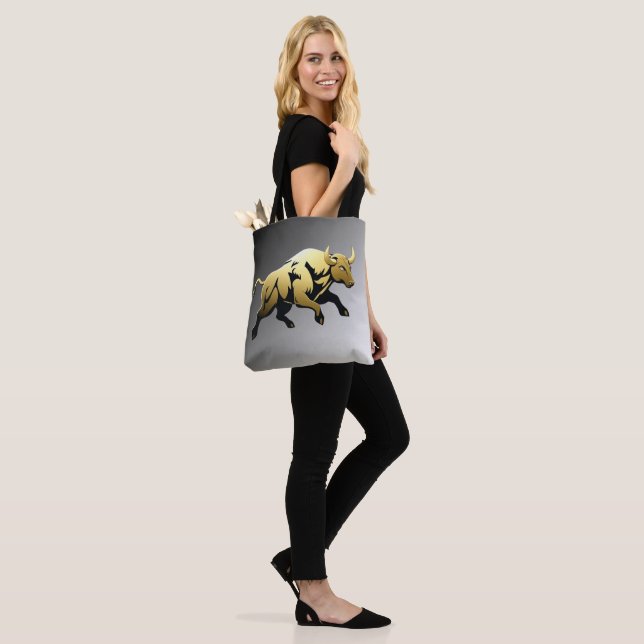 Bolsa Tote Touro Dourado – Emblema de Força e Prosperidade (No(a) Modelo)