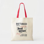 Bolsa Tote Trabalhador Postal Aposentado, Mailman Funny<br><div class="desc">Design de aposentadoria engraçada para um trabalhador postal. Este carteiro moderno na tipografia moderna diz: "Aposentado do Escritório de Posto Todas as Horas é Feliz". Presente perfeito para seu porta-cartas</div>