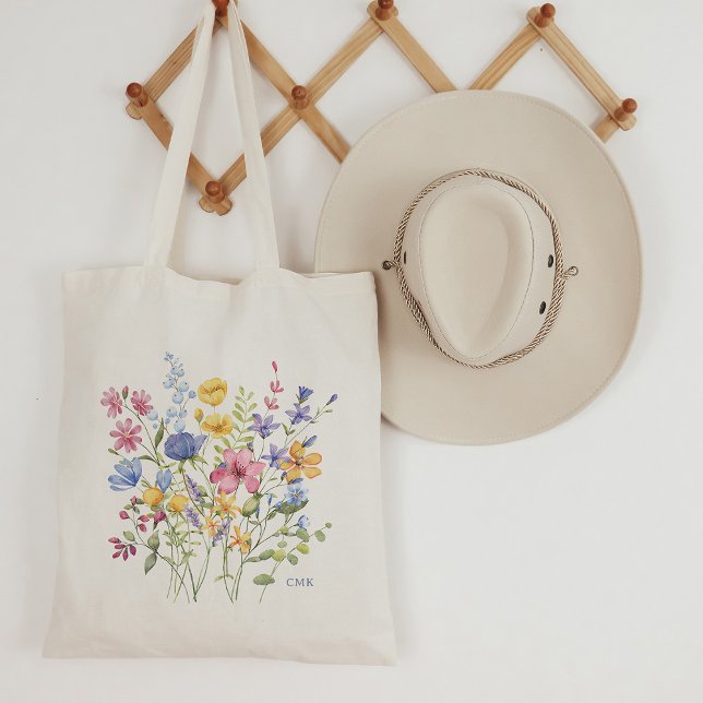 Bolsa Tote Trendy Colorful Wildflower com Monograma (A trendy, boho tote bag she'll love. A bouquet of colorful wildflowers with her monogram or initials)