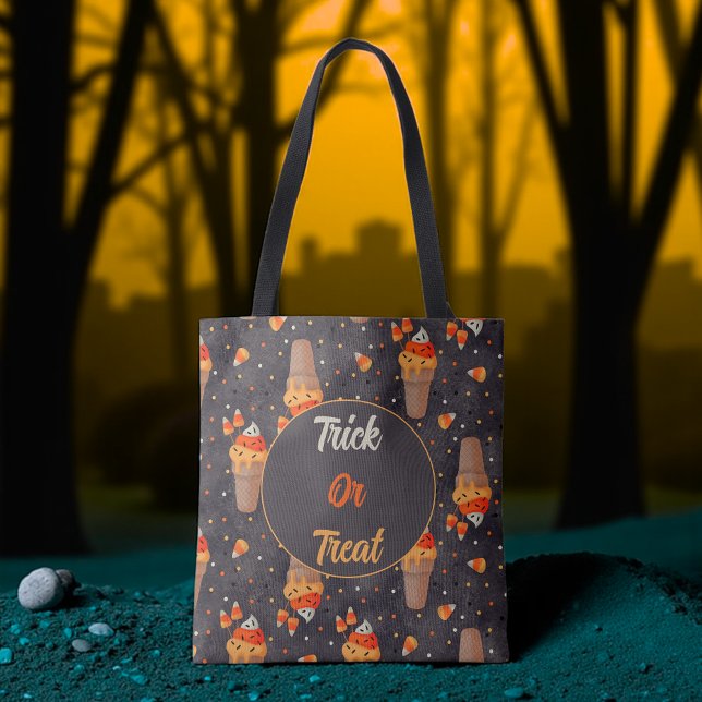 Bolsa Tote Trick ou Tratar Sorvete de Milho Doce (Fun Halloween tote with candy corn ice cream cones and “Trick or Treat” message.)