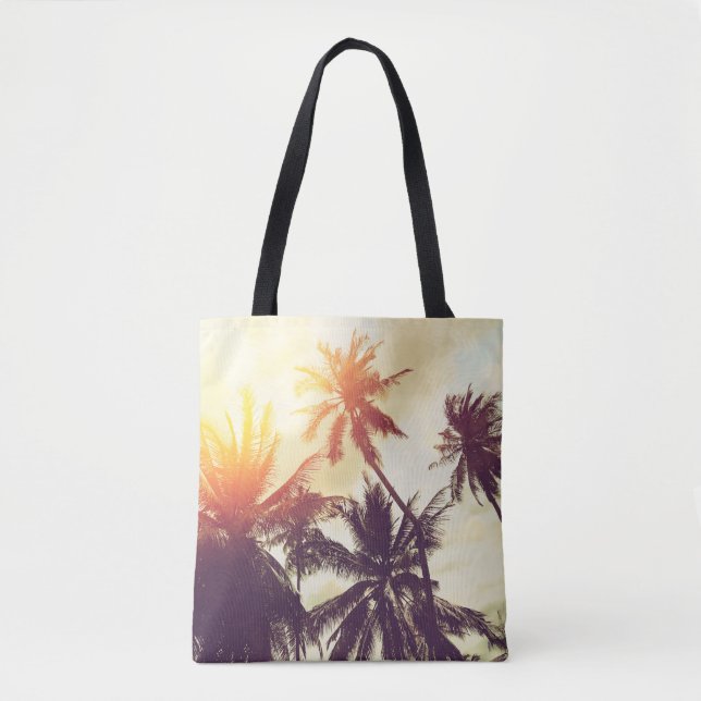 Bolsa Tote Tropical beach background with palm trees silhouet (Frente)