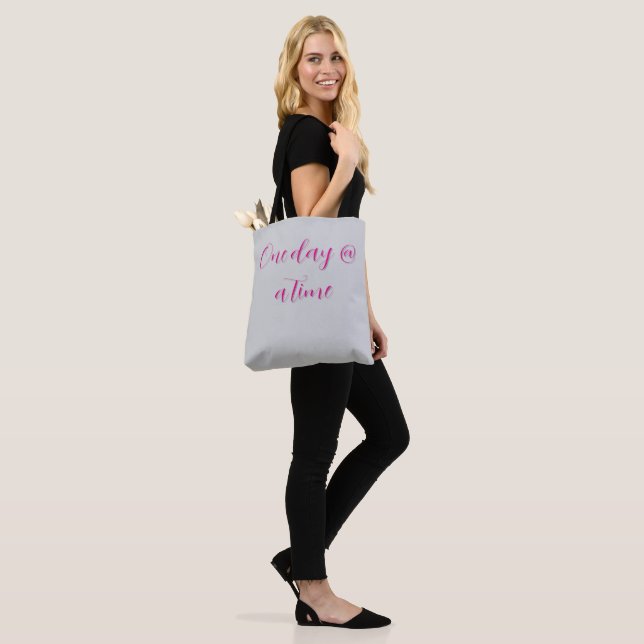 Bolsa Tote 'Um dia de cada vez' (No(a) Modelo)