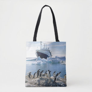 Bolsa Tote Um grupo de pinguins que estão em uma praia gelad