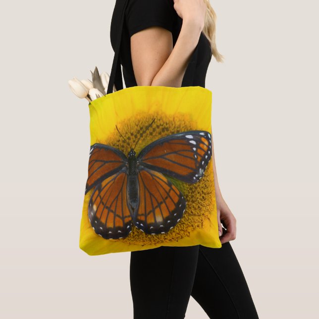 Bolsa Tote Uma Borboleta Vice-Rei | Limenitis Archippus (Close Up)