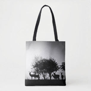Bolsa Tote Uma imagem de alguns cervos na névoa da manhã