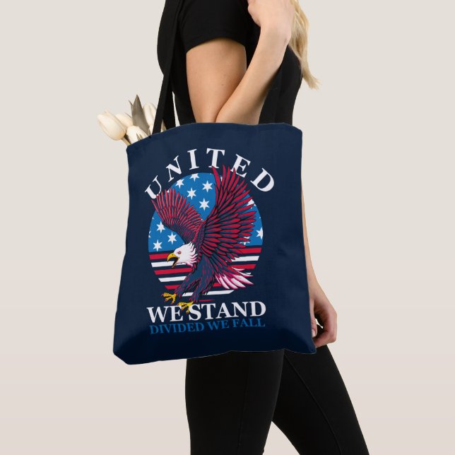 Bolsa Tote United We Stand - Eagle e American Flag (Close Up)