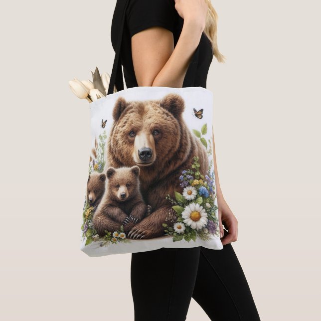 Bolsa Tote Urso Castanho com Cubos em Prado Floral (Close Up)