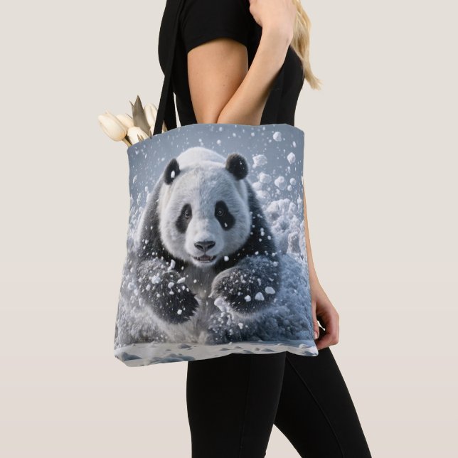 Bolsa Tote Urso De Panda Correndo Na Neve (Close Up)