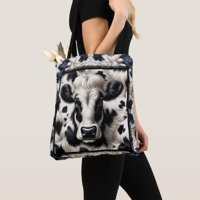Bolsa Tote Vaca Preta e Branca Couro de Vaca Aparência Peluda (Close Up)