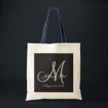 Bolsa Tote Valor Básico do Excelente do Monograma de Casament<br><div class="desc">Soa como um cheiro e meio como poeirento. Monograma 3d preto básico. Veja este design preto básico monograma 3d.Olhar preto gótico para a sua festa de casamento. Monogramas, texto, noiva e nomes de noivos são fáceis de mudar para atender às suas necessidades. Todas as trabalho de arte e imagens ©nuptial....</div>