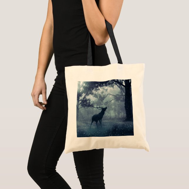 Bolsa Tote Veado com Barcos numa Floresta Sombria (Frente (produto))