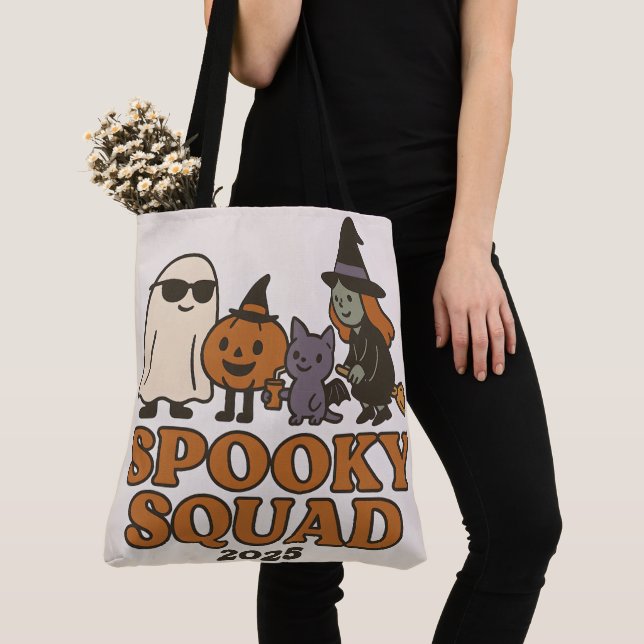 Bolsa Tote Viral Spooky Squad 2025 (Close Up)