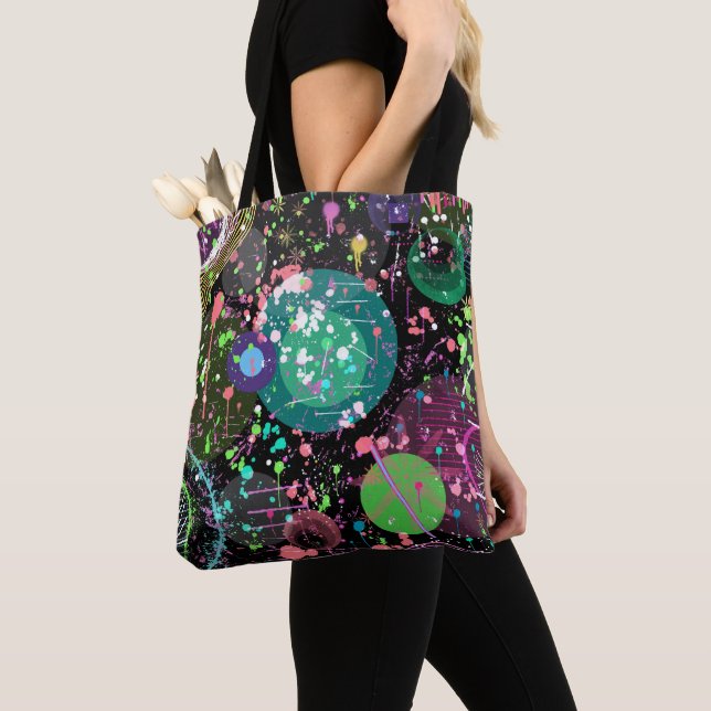 Bolsa Tote Voando Pelo Espaço: Um Abstrato Maximalista (Close Up)