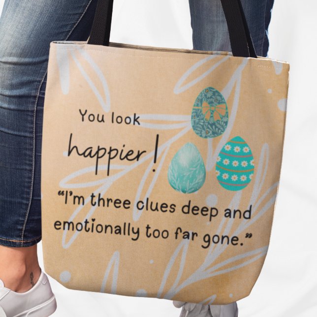 Bolsa Tote Você parece mais feliz! 3 pistas de ovos de Páscoa (You look happier! "I'm three clues deep and emotionally too far gone." tote bag)