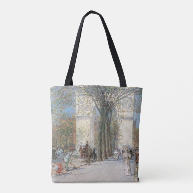 Bolsa Tote Washington Arch, Primavera por Frederick Childe Ha (Verso)