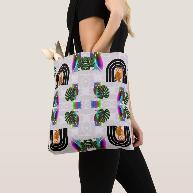 Bolsa Tote Whimsical Boho Owl & Tropical Monstera Leaf (Close Up)